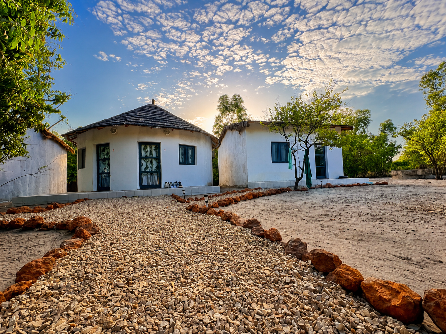 Villa independiente de Chez Dominique en Missirah, Toubakouta, Senegal, con jardín y alojamiento turístico cerca del Delta del Sine-Saloum.